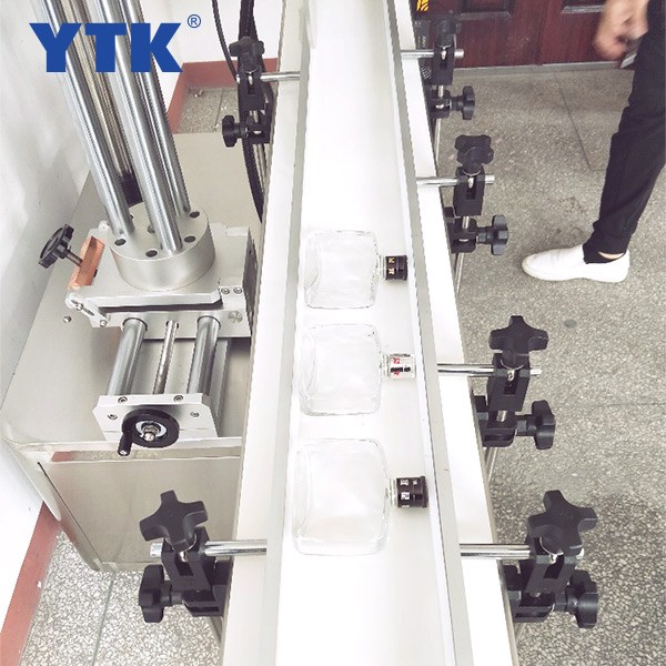 YTK-300 Automatic flattening labeling machine